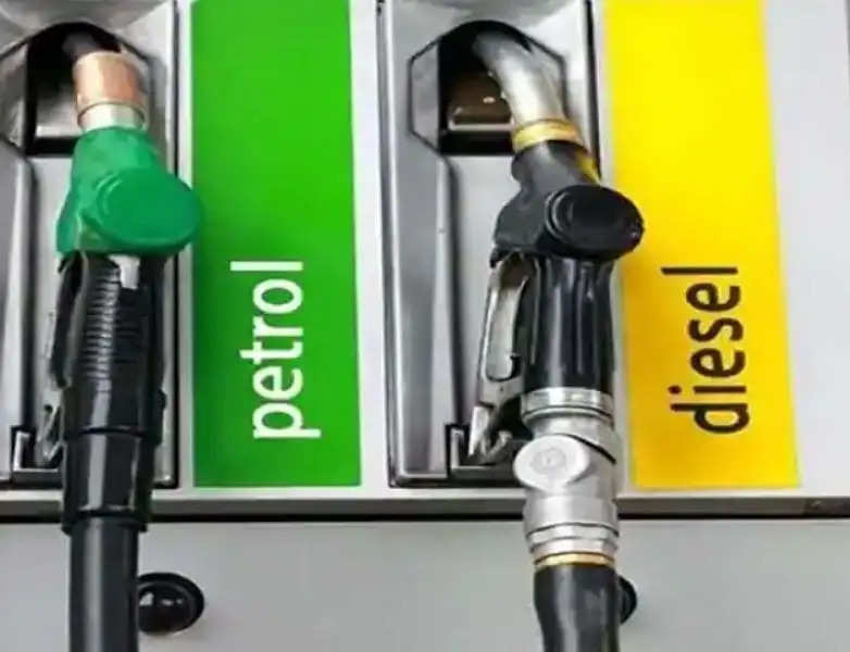 आज पेट्रोल डीज़ल के दाम: यूपी-बिहार, राजस्थान समेत कई राज्यों में पेट्रोल के दाम हुए कम
