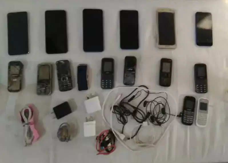 अंबाला सेंट्रल जेल में मिले 16 मोबाइल :दीवार के पास छिपाए, लॉरेंस, काला जठेड़ी और काला राणा गैंग के बदमाश यहीं बंद