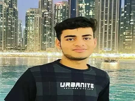 12th class student dies after falling from 24th floor in Noida, father is a professor in Dubai and mother is an advocate