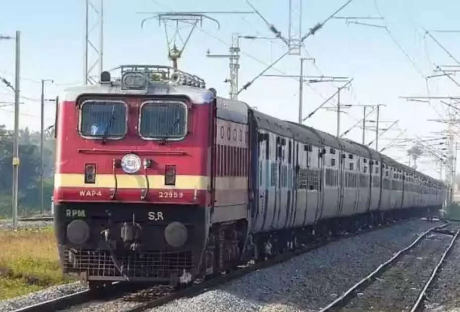 Indian Railways News: रेल यात्रियों के लिए बड़ी खबर, इस राज्य में आधा हुआ किराया
