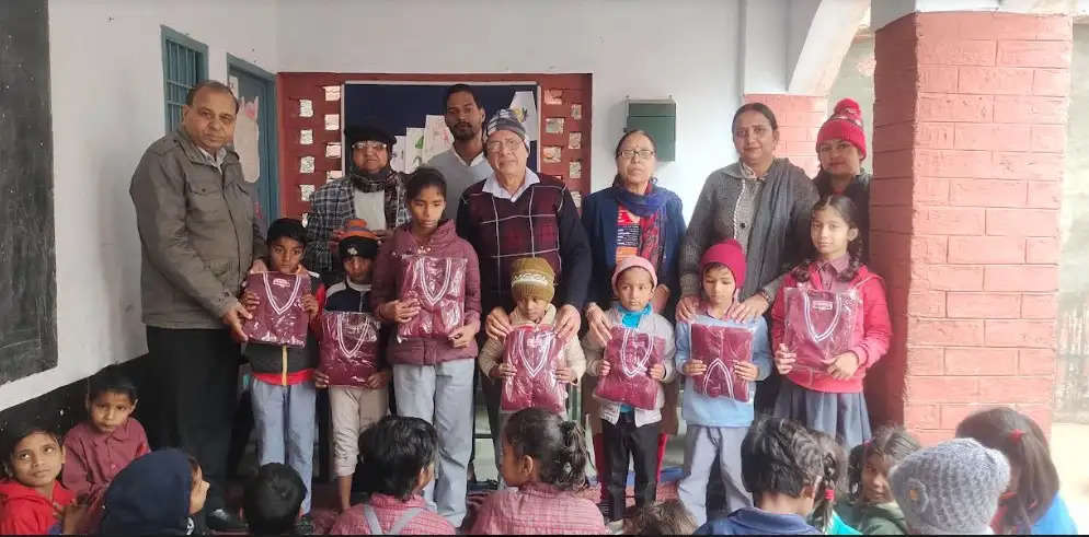 Dr. Raj Kumar Gupta distributed jerseys to students in memory of his father.