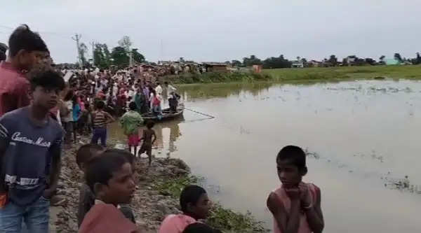 बिहार में कमला नदी में नाव डूबी, दो महिलाओं और तीन बच्चों के शव निकाले गए