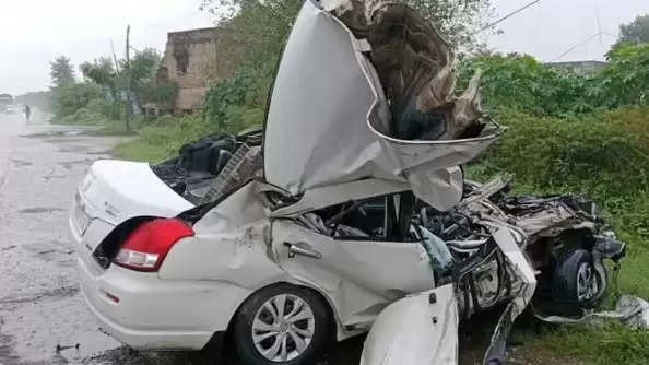 गुरदासपुर में ट्रॉली से टकराई कार, तीन दोस्तों की मौत, एक जख्मी