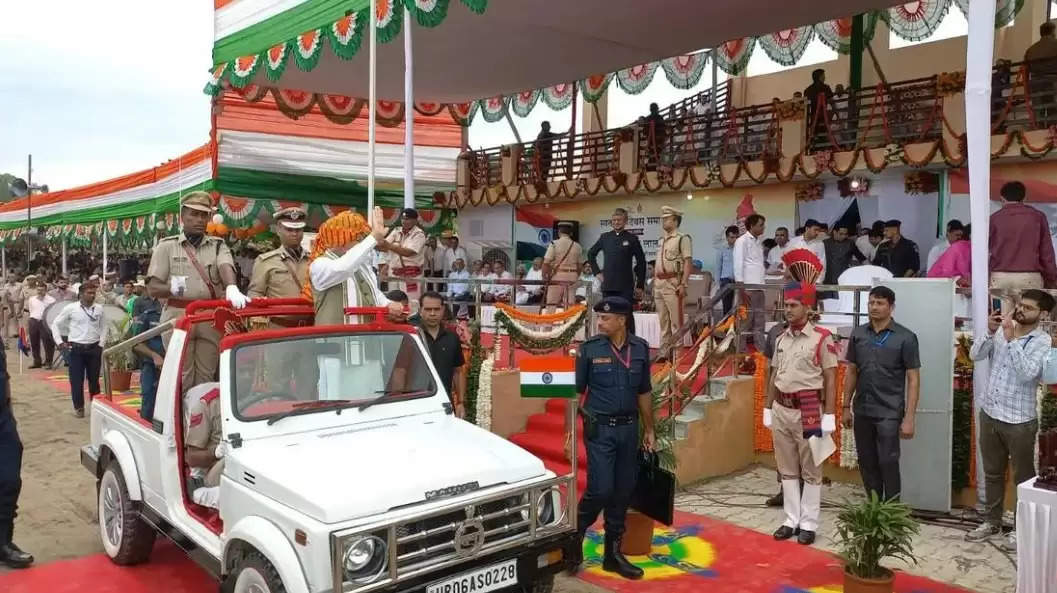 Haryana CM Manohar Lal Khattar unfurled the tricolor at Fatehabad Police Line on Independence Day today.