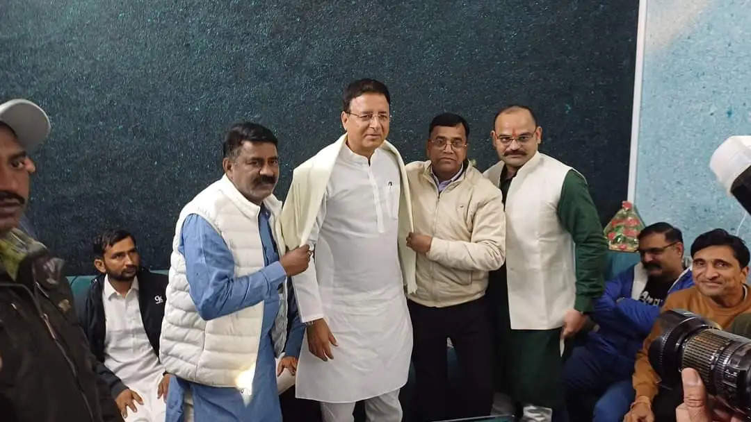 रणदीप सुरजेवाला के नेतृत्व में कांग्रेस में शामिल हुए पंकज चौहान 