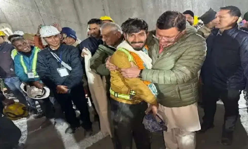 Uttarakhand tunnel rescued: उत्तराखंड के सभी श्रम​वीरों को मिलेगा एक लाख रुपए