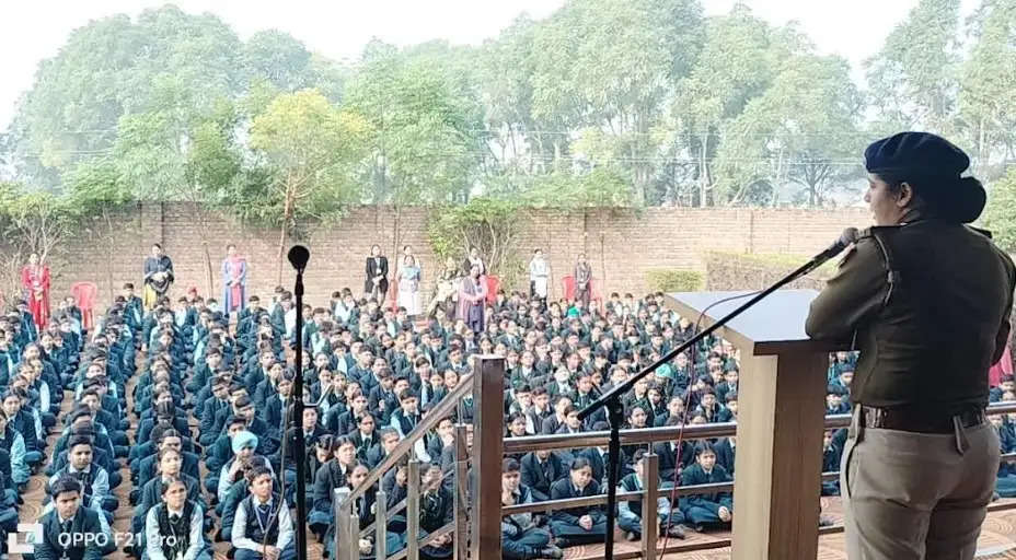 Mahila police station in-charge reached Satluj Public School and made the students aware about drugs and cyber crime.